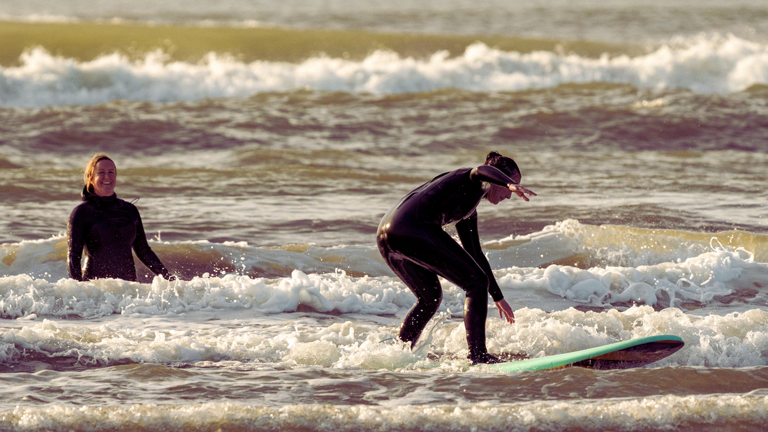 How to Surf: A Step-by-Step Guide for Beginners